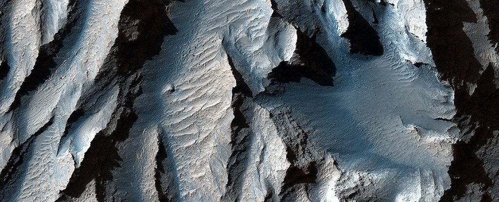 Este impresionante primer plano del 'Gran Cañón' de Marte nos está poniendo la piel de gallina